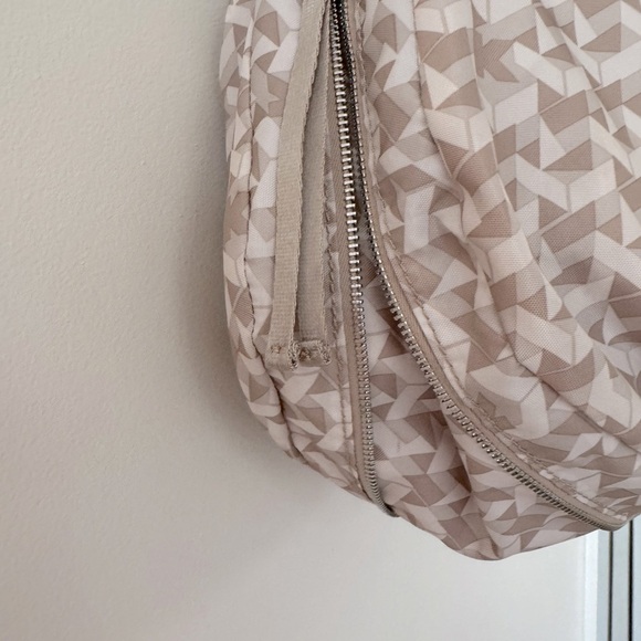 Kipling Sadie Beige Printed Hobo Expandable Handbag - Picture 12 of 12